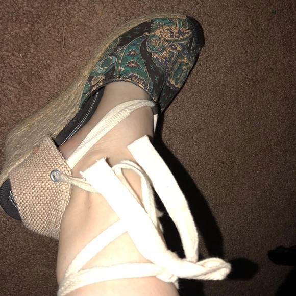 No boundaries heels - Picture 3 of 3